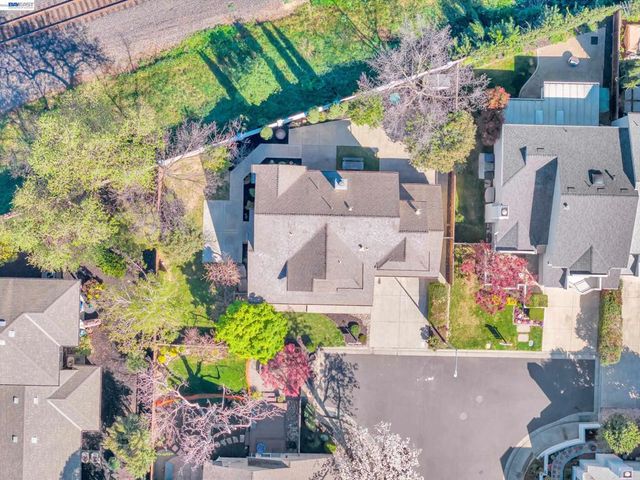 282 Del Valle Ct, Pleasanton, CA 94566