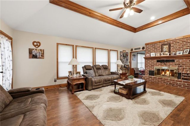 2200 NW Fawn Drive, Blue Springs, MO 64015