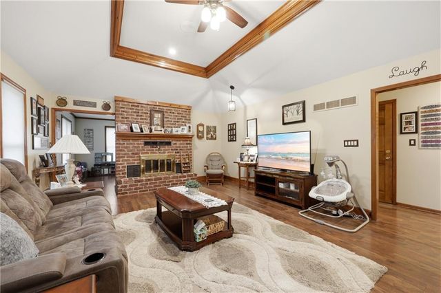 2200 NW Fawn Drive, Blue Springs, MO 64015