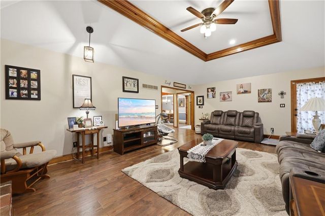 2200 NW Fawn Drive, Blue Springs, MO 64015