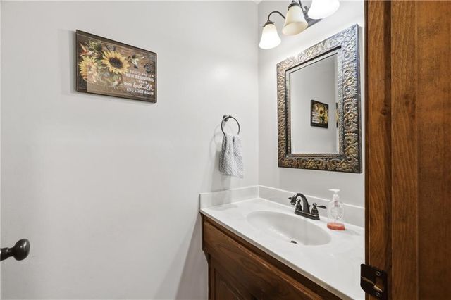 2200 NW Fawn Drive, Blue Springs, MO 64015