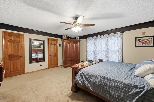 2200 NW Fawn Drive, Blue Springs, MO 64015