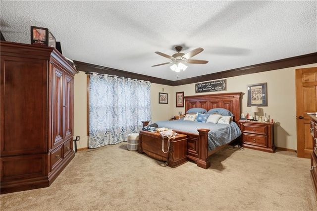 2200 NW Fawn Drive, Blue Springs, MO 64015