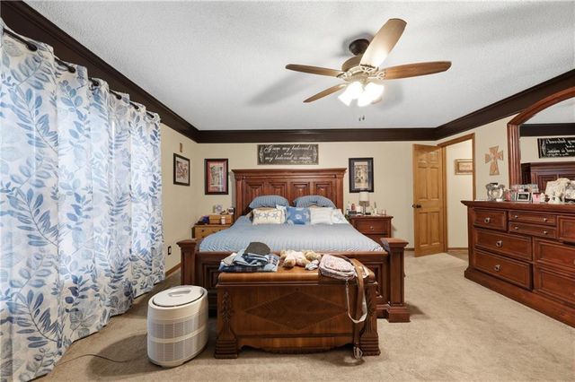 2200 NW Fawn Drive, Blue Springs, MO 64015
