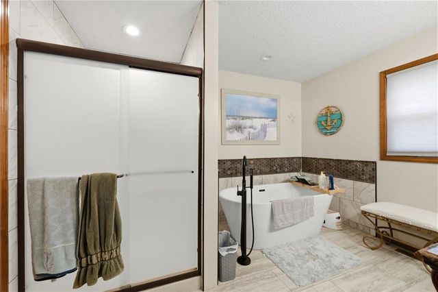 2200 NW Fawn Drive, Blue Springs, MO 64015