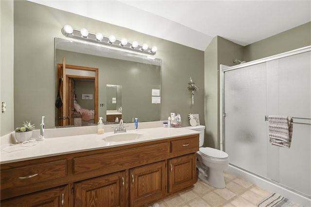2200 NW Fawn Drive, Blue Springs, MO 64015