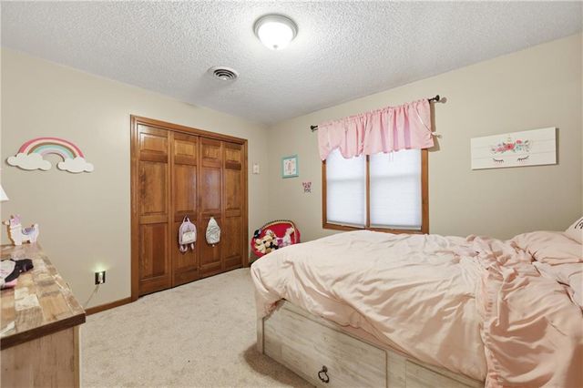2200 NW Fawn Drive, Blue Springs, MO 64015