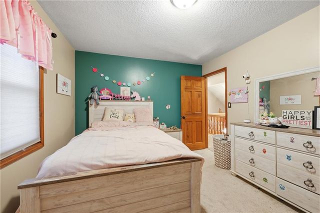 2200 NW Fawn Drive, Blue Springs, MO 64015