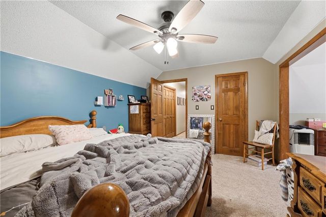 2200 NW Fawn Drive, Blue Springs, MO 64015