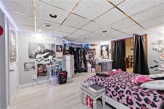 2200 NW Fawn Drive, Blue Springs, MO 64015