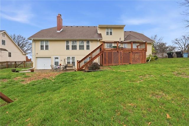 2200 NW Fawn Drive, Blue Springs, MO 64015