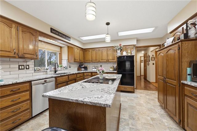 2200 NW Fawn Drive, Blue Springs, MO 64015