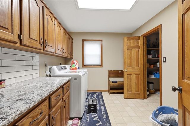 2200 NW Fawn Drive, Blue Springs, MO 64015