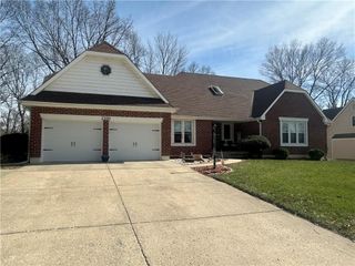 2200 NW Fawn Drive, Blue Springs, MO 64015