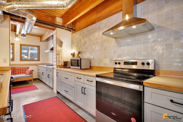 1319 Matterhorn Way, Anchorage, AK 99508