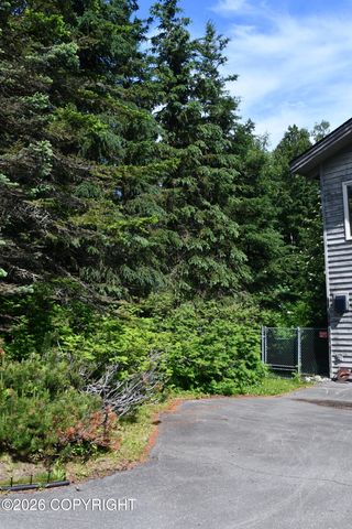 1319 Matterhorn Way, Anchorage, AK 99508