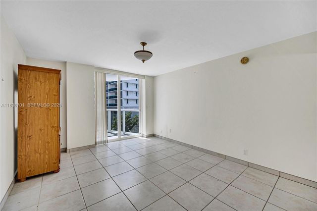 2401 Collins Ave 507, Miami Beach, FL 33140