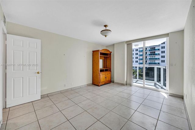 2401 Collins Ave 507, Miami Beach, FL 33140