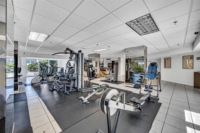 2401 Collins Ave 507, Miami Beach, FL 33140