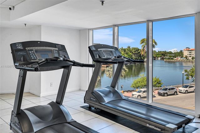 2401 Collins Ave 507, Miami Beach, FL 33140