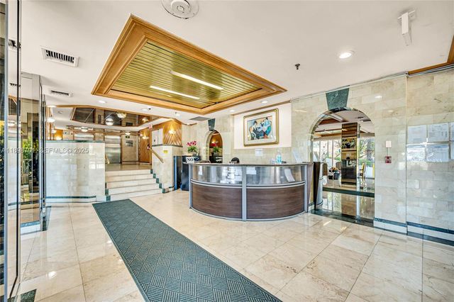 2401 Collins Ave 507, Miami Beach, FL 33140