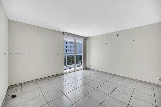 2401 Collins Ave 507, Miami Beach, FL 33140