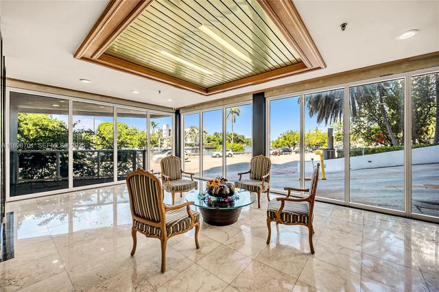 2401 Collins Ave 507, Miami Beach, FL 33140