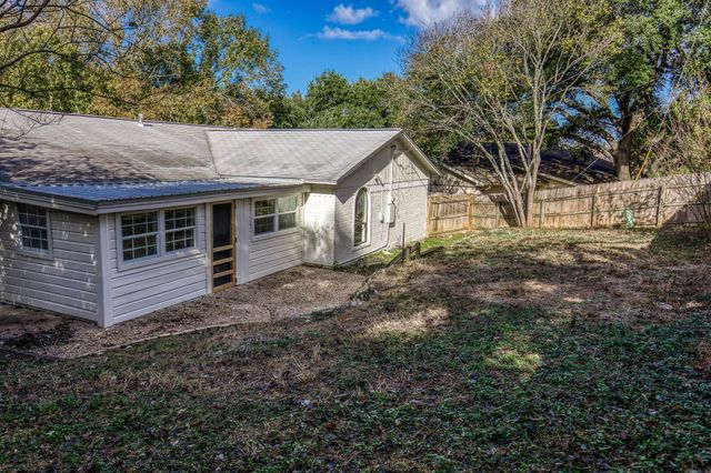 1807 Lakeview Drive, Brenham, TX 77833