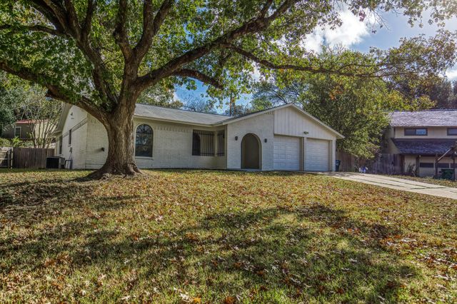 1807 Lakeview Drive, Brenham, TX 77833