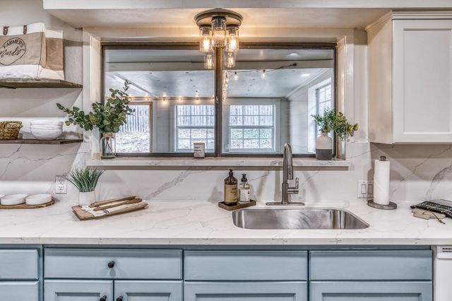 1807 Lakeview Drive, Brenham, TX 77833