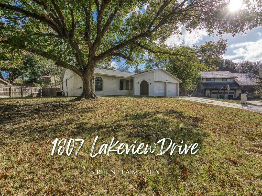 1807 Lakeview Drive, Brenham, TX 77833