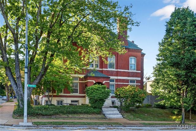 2327 S 12th Street, St Louis, MO 63104