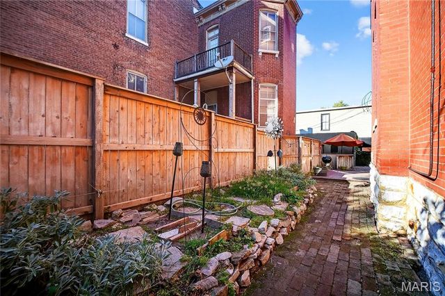 2327 S 12th Street, St Louis, MO 63104