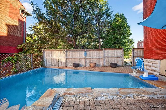 2327 S 12th Street, St Louis, MO 63104