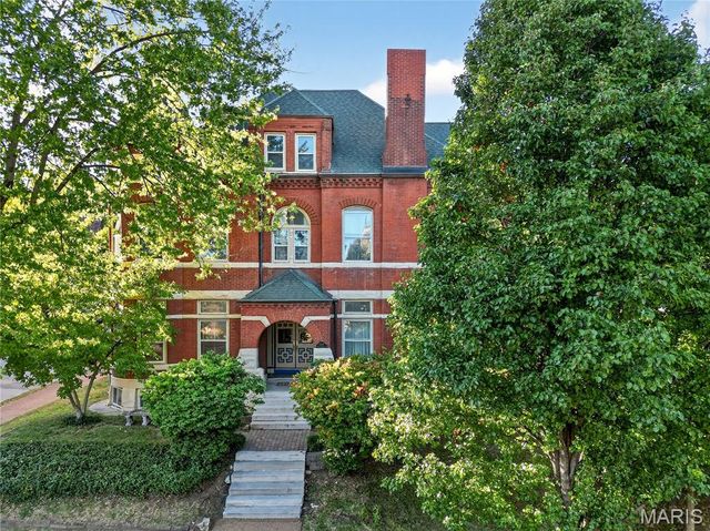 2327 S 12th Street, St Louis, MO 63104