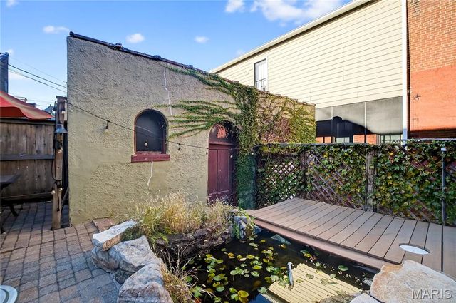 2327 S 12th Street, St Louis, MO 63104