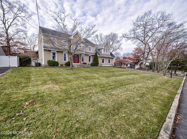 13 Morningside Drive, Toms River, NJ 08755