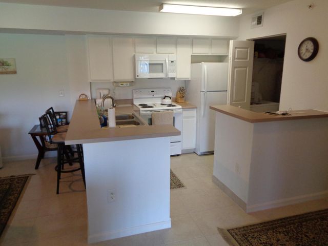 191 SW Palm Dr Apt 102, Port St Lucie, FL 34986