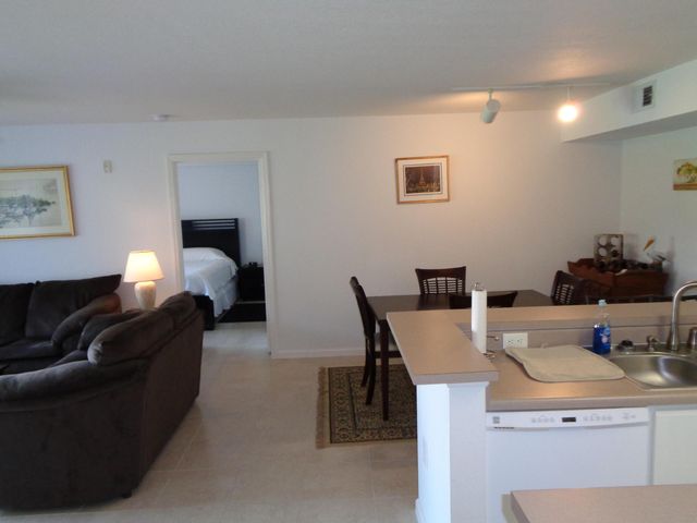 191 SW Palm Dr Apt 102, Port St Lucie, FL 34986