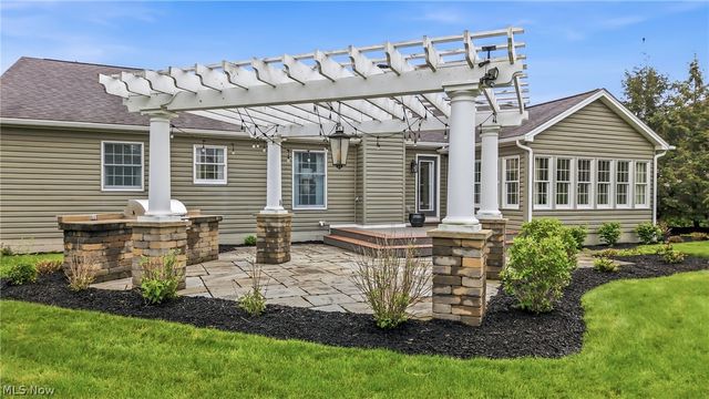 100 Forest Hill Drive, Hubbard, OH 44425