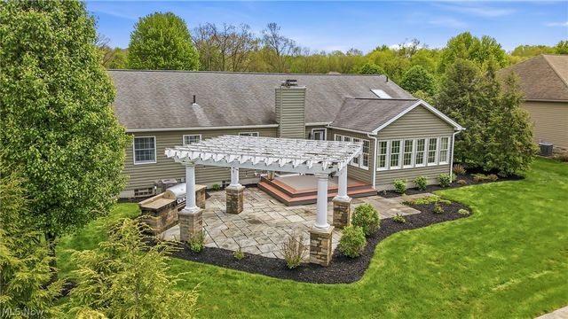 100 Forest Hill Drive, Hubbard, OH 44425
