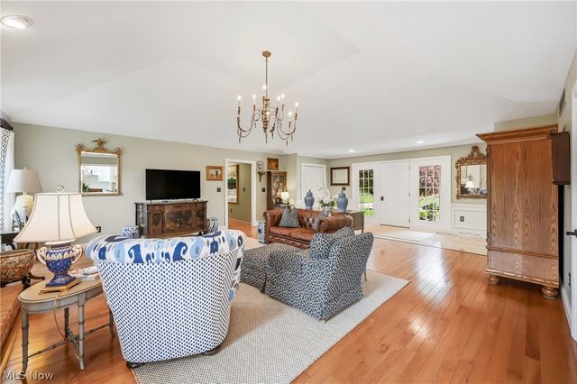 100 Forest Hill Drive, Hubbard, OH 44425