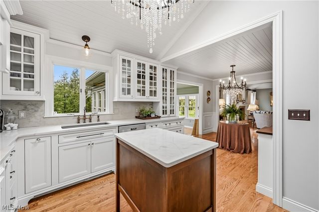 100 Forest Hill Drive, Hubbard, OH 44425