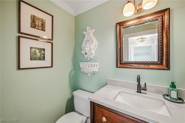 100 Forest Hill Drive, Hubbard, OH 44425