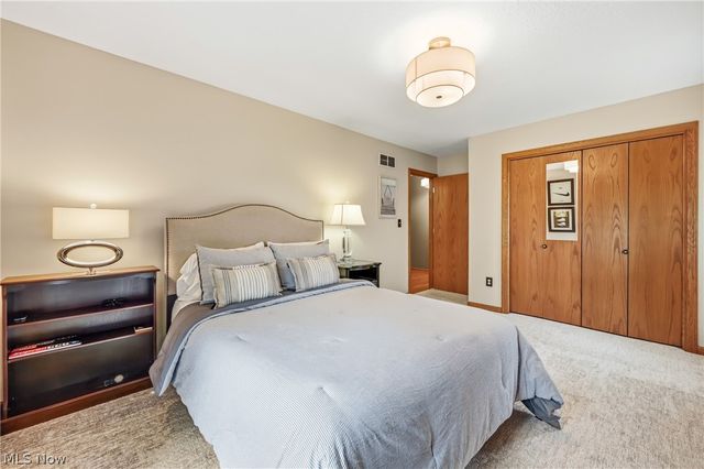 100 Forest Hill Drive, Hubbard, OH 44425