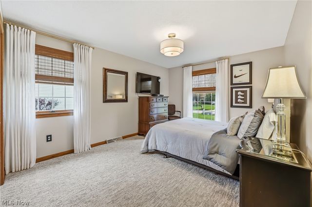 100 Forest Hill Drive, Hubbard, OH 44425