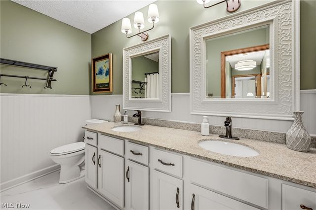 100 Forest Hill Drive, Hubbard, OH 44425