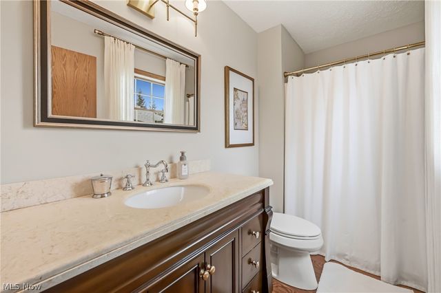 100 Forest Hill Drive, Hubbard, OH 44425