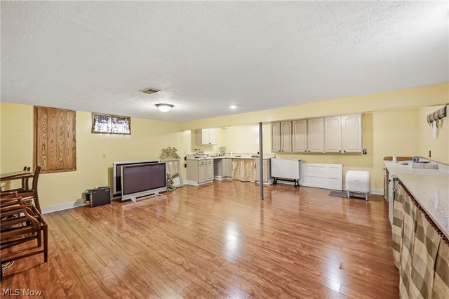 100 Forest Hill Drive, Hubbard, OH 44425