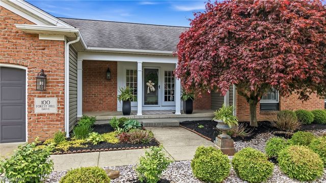 100 Forest Hill Drive, Hubbard, OH 44425